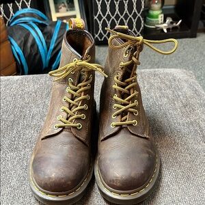 Dr. Martens Airwair Men’s brown Leather Boots Size 9